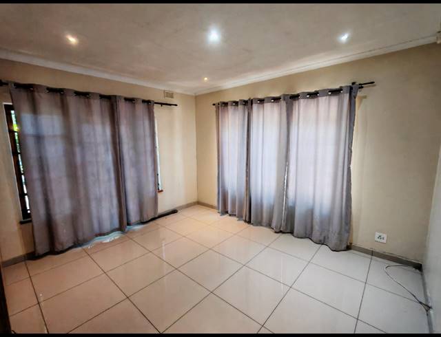 5 BEDROOM HOUSE FOR SALE IN ATHOLL HEIGHTS